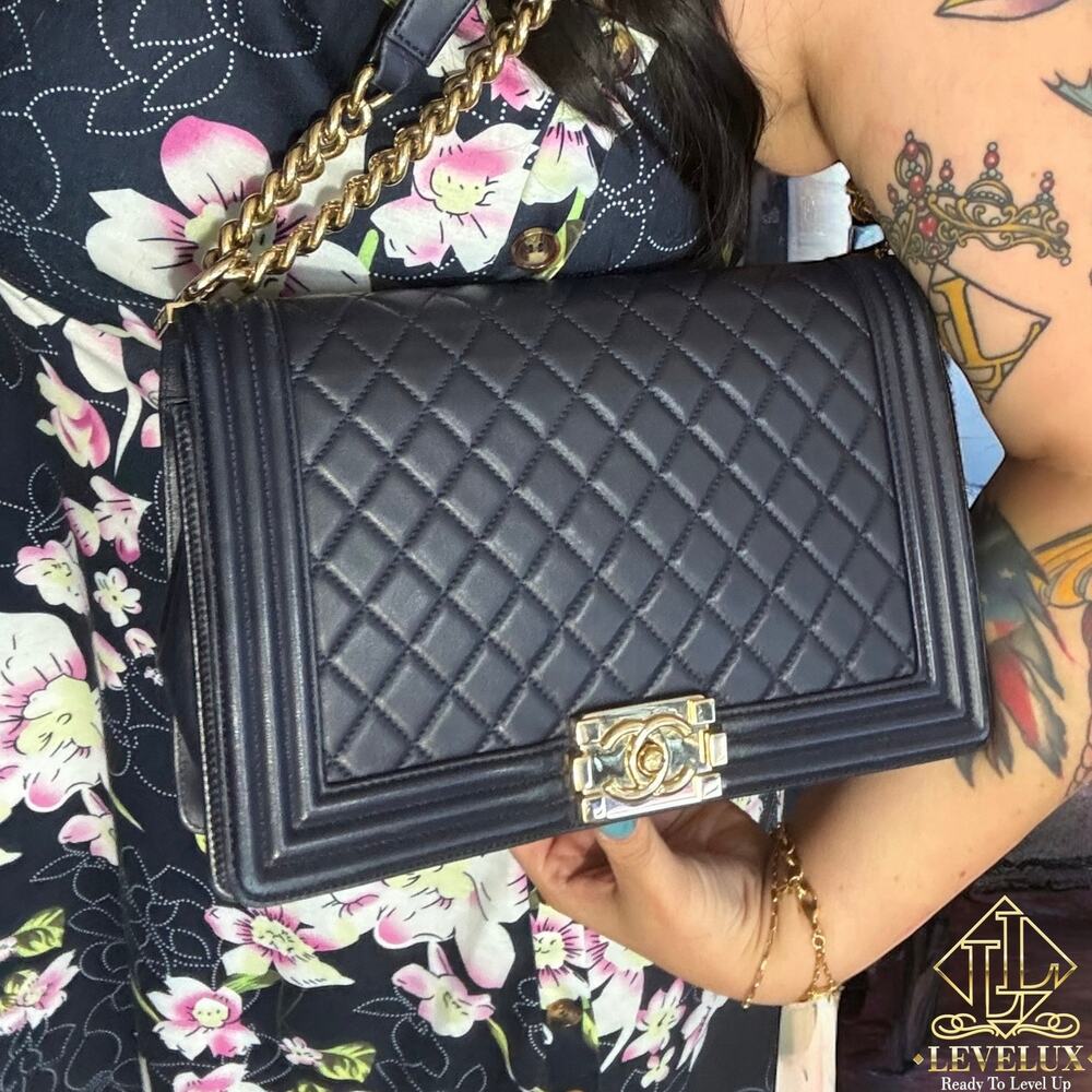 💎✨BEAUTIFUL✨💎Authentic CHANEL CC Boy Chain Shoulder Bag Dark Blue